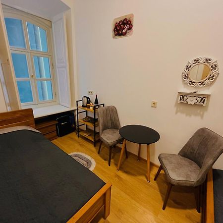 Salomes Guest Room Tbilisi Esterno foto